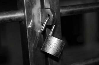 is it safe to backup private key offline