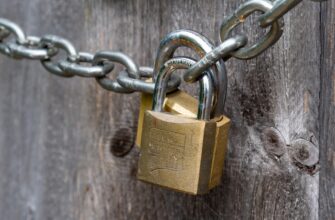 lock tokens cardano on aave low risk